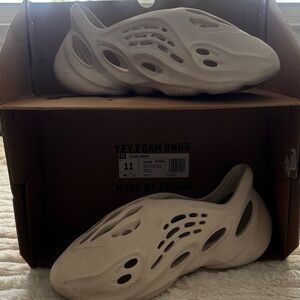 Yeezy Foam RNNR - Cream